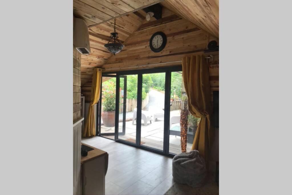 The Shed . A Cosy, Peaceful, 96% Recycled, Chalet. Swansea Exterior photo